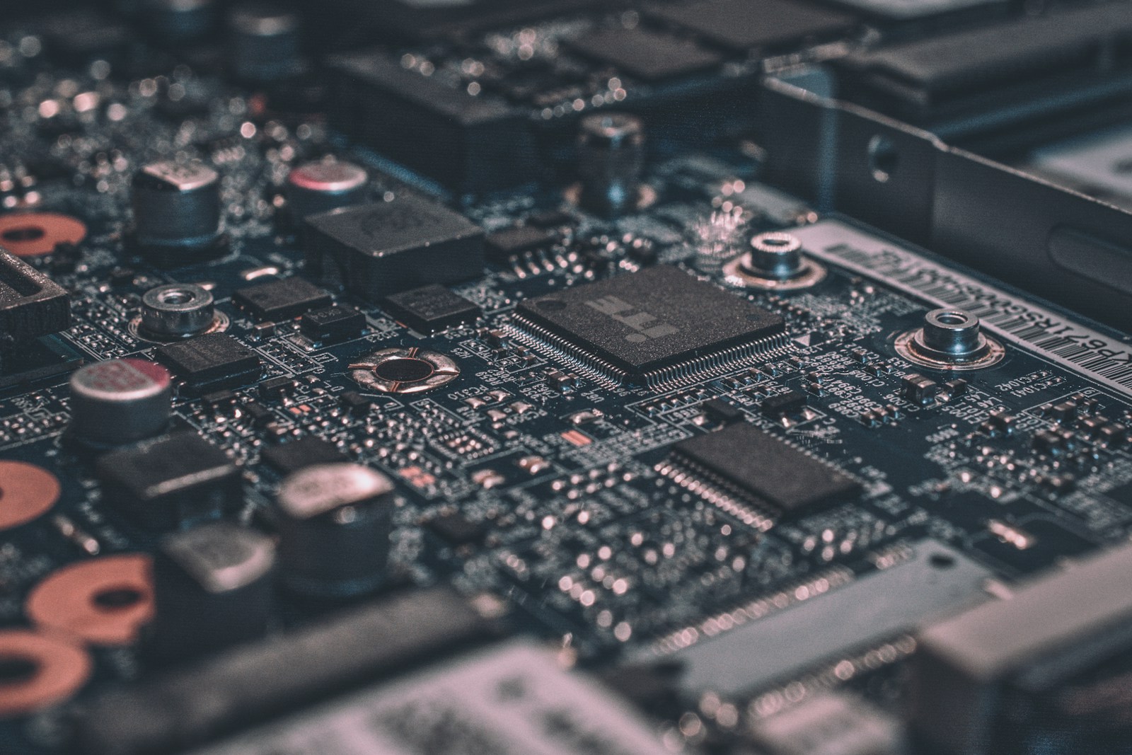 Elektronik devre kartı üzerindeki bileşenler